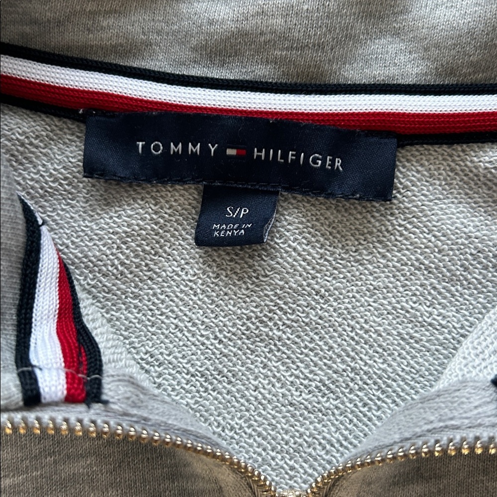 Tommy Hilfiger women’s preppy pullover, gray shirt size small petite​ - Picture 4 of 6